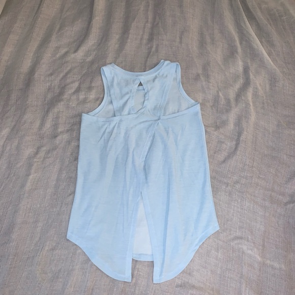 Bundle of 3 S/M athletic tops - Picture 6 of 12